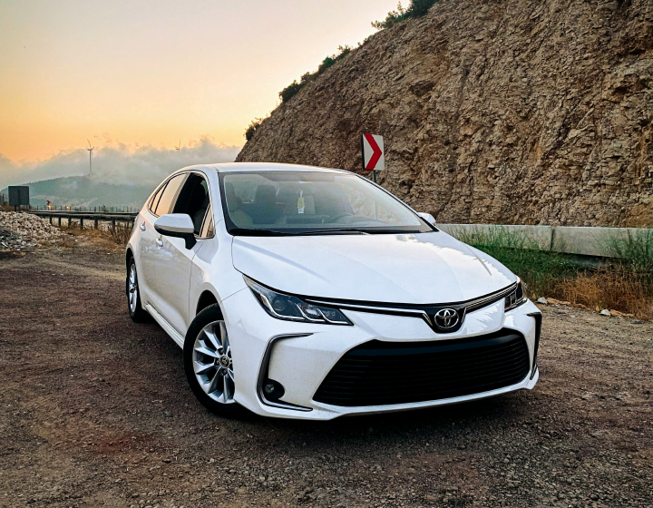 Jak zmienić koło w samochodach Toyota ? Yaris Cross i Corolla