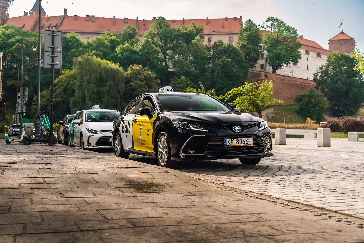 Toyota Corolla Toyota Camry Hybrid Taxi Uber Bolt